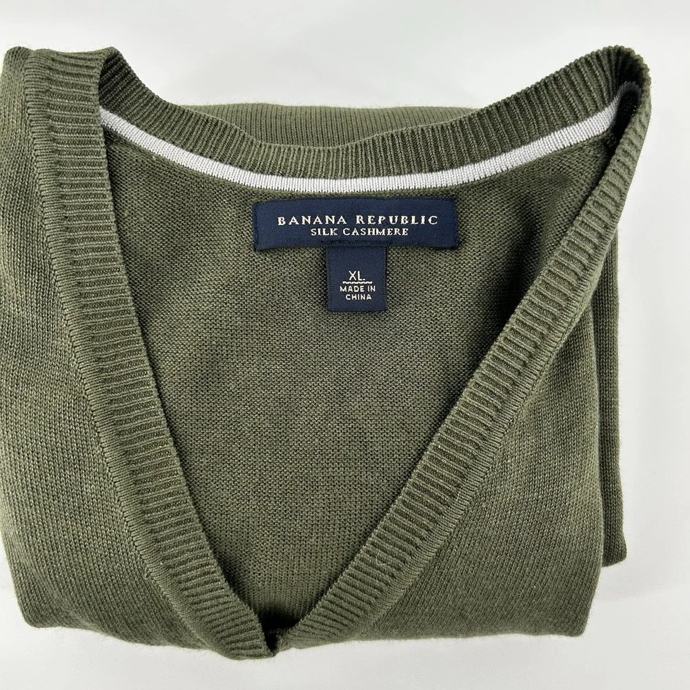 Banana Republic Luxury Blend Sweater Mens XL Olive Silk Cashmere V Neck Office
